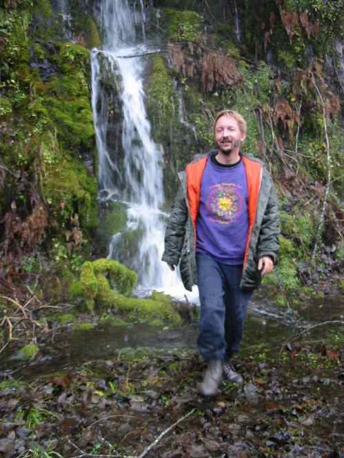 Greg outdoors.jpg (41100 bytes)